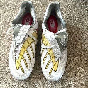 Women’s predator pulse 2 xtrxsg soccer cleats size 8.5